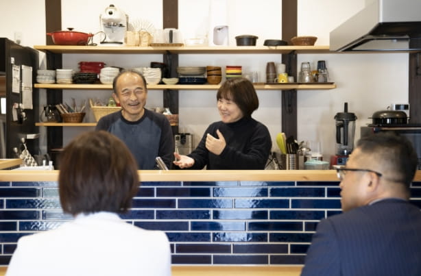 古風な外観と快適にリフォームされたお洒落な内装　どちらも夫妻のお気に入り